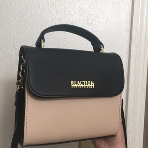 Kenneth Cole Reaction Crossbody (Black/Cream)